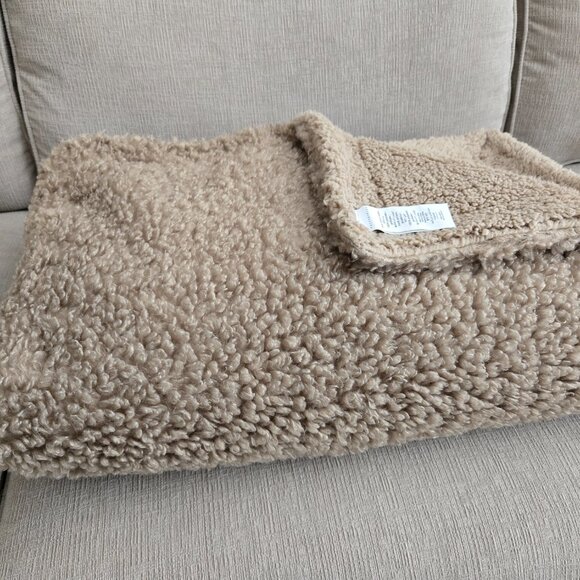 Pottery Barn Mushroom Fireside Cozy Sherpa Reversible Throw Blanket 50 x 60 - Picture 4 of 7